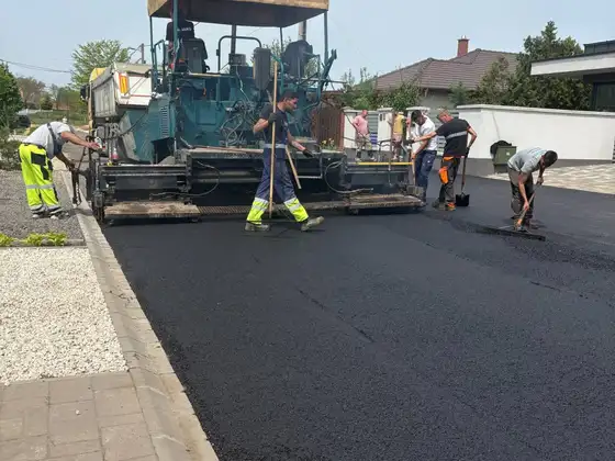 Aszfaltozás kivitelezés közben - 1